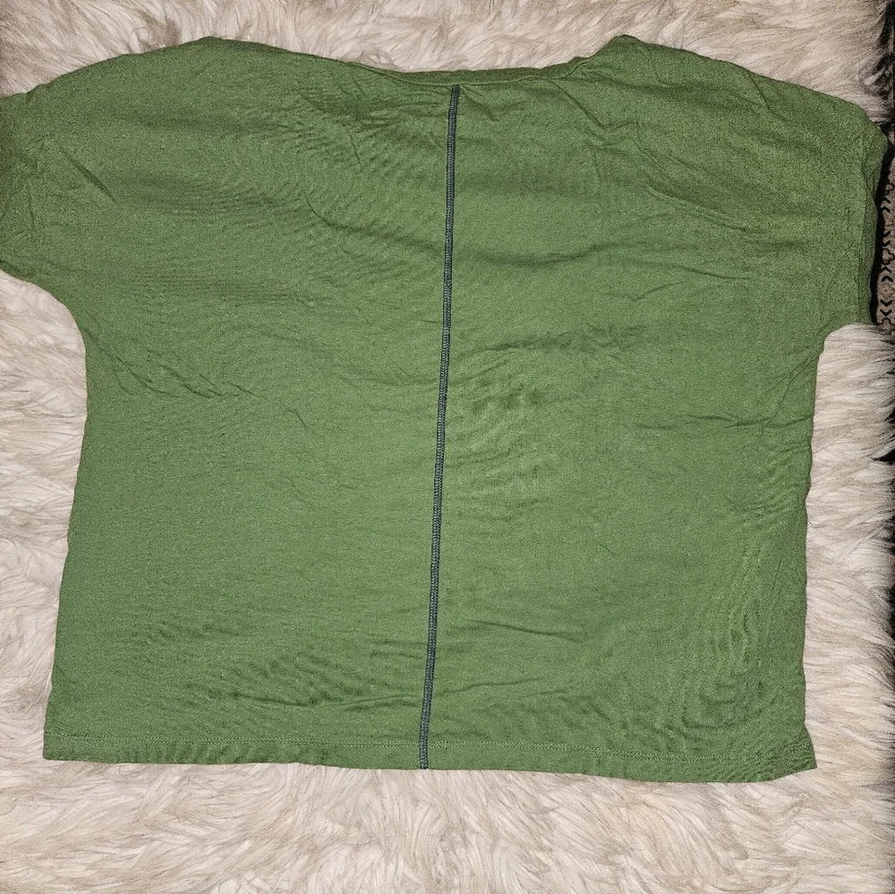 Life Is Good Women’s Green Long Sleeve Sleep Top Bear Heart Graphic – Size L